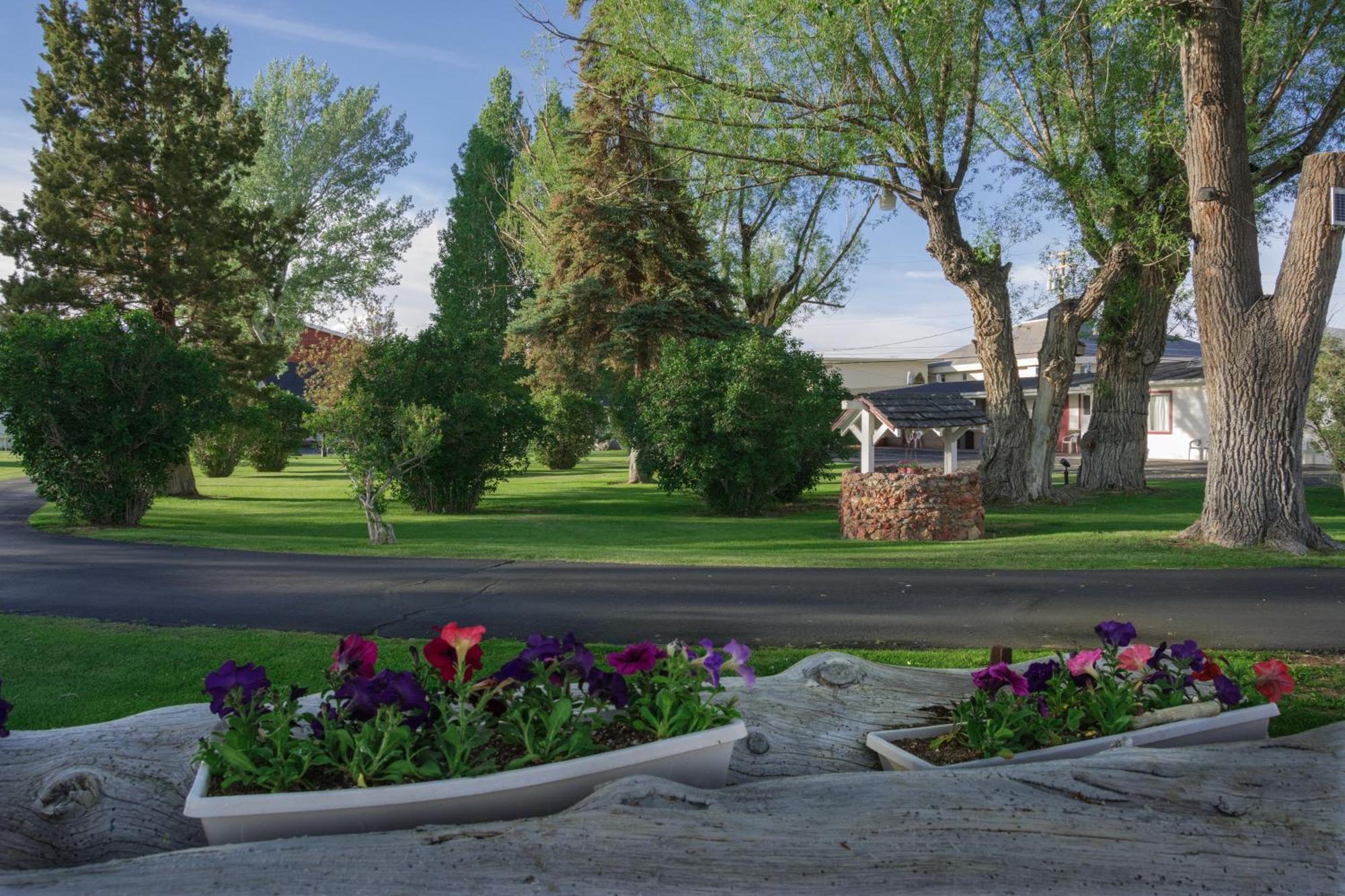 Silver Maple Inn And The Cain House Country Suites Bridgeport Exterior foto