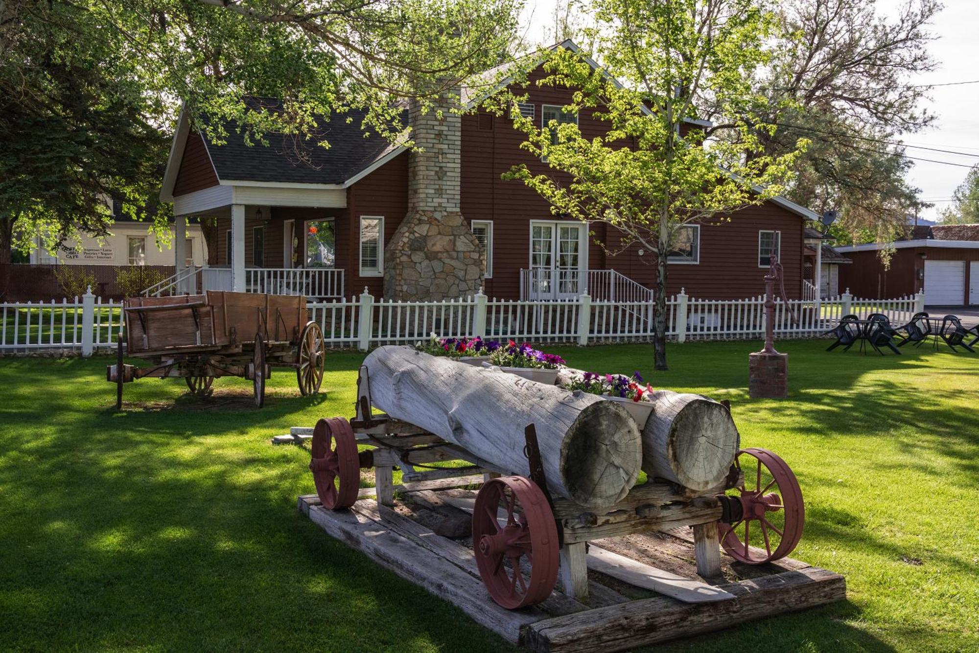 Silver Maple Inn And The Cain House Country Suites Bridgeport Exterior foto